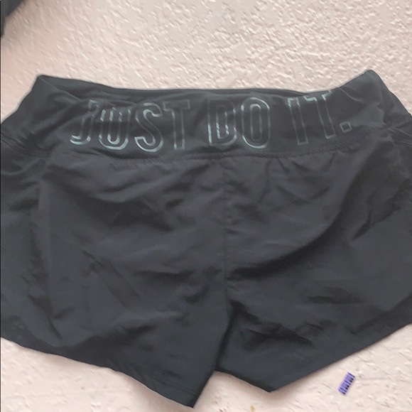 nike loose running shorts (black) - Picture 2 of 2